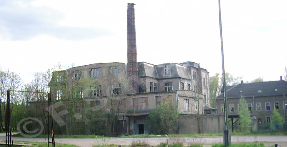 Gebäude der Markersdorfer Textilfabrik vom Bahnhof Markersdorf-Taura aus gesehen (2003)