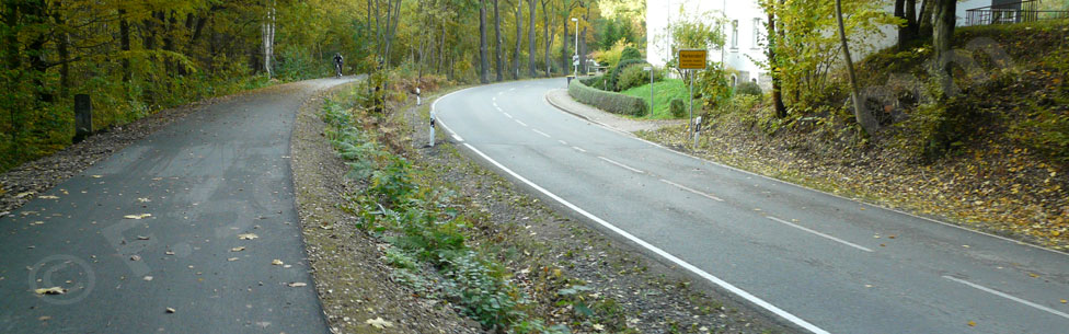 Ortseingang Markersdorf - Bundesstraße B107 und Chemnitztalradweg laufen parallel eng beieinander (2016)