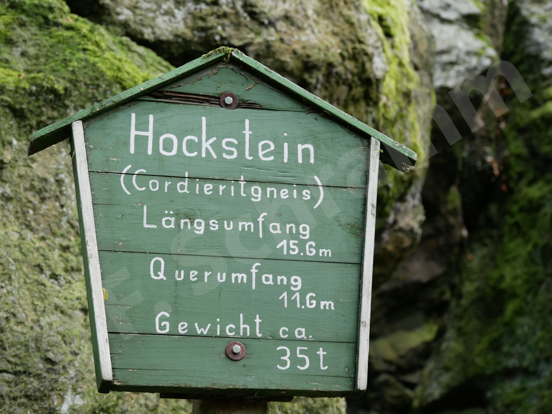 Schild mit Informationen zum Hockstein (2020)