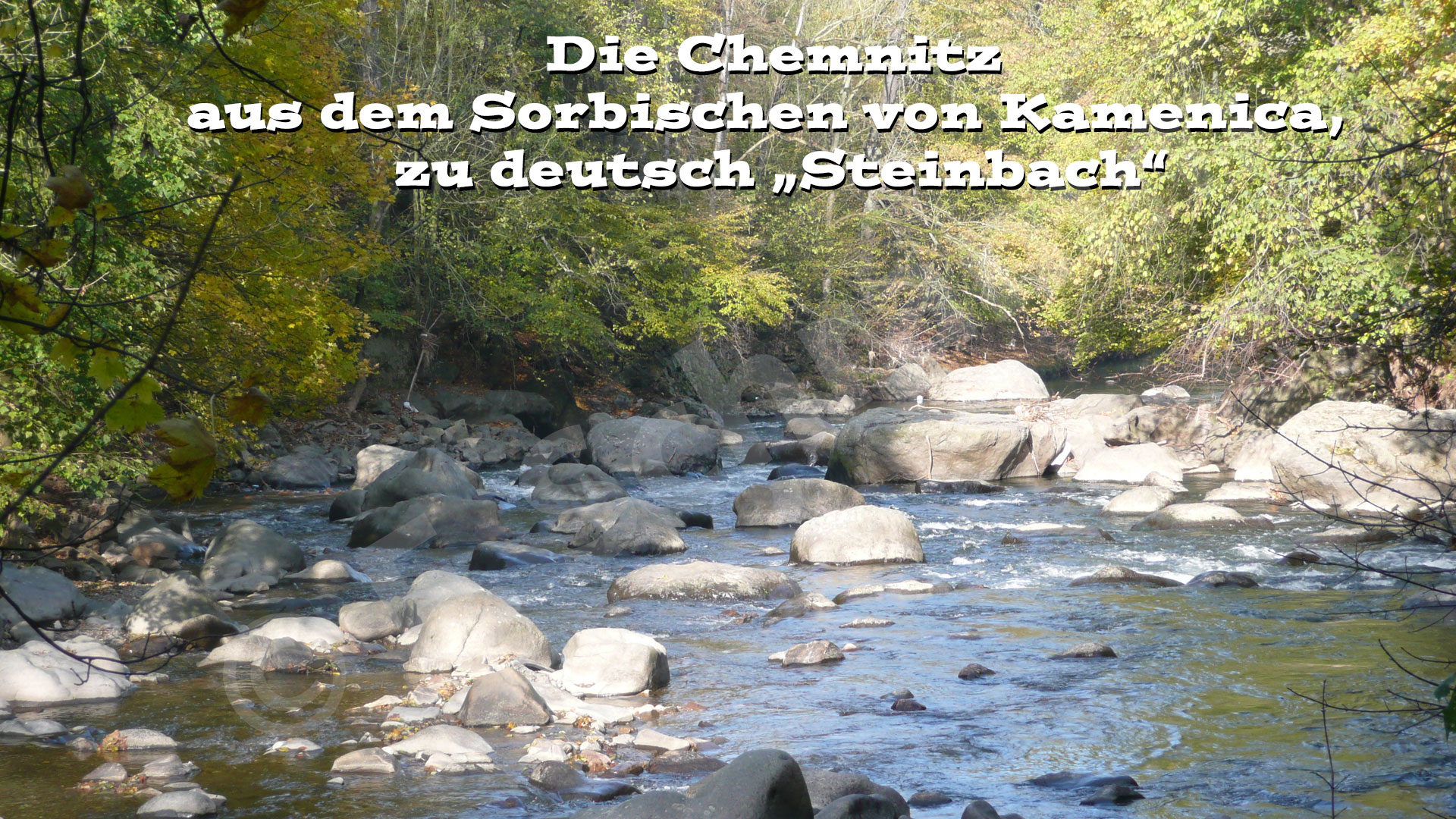 Der Namensursprung des Flusses ist im Chemnitztal bei Markersdorf deutlich zu erkennen