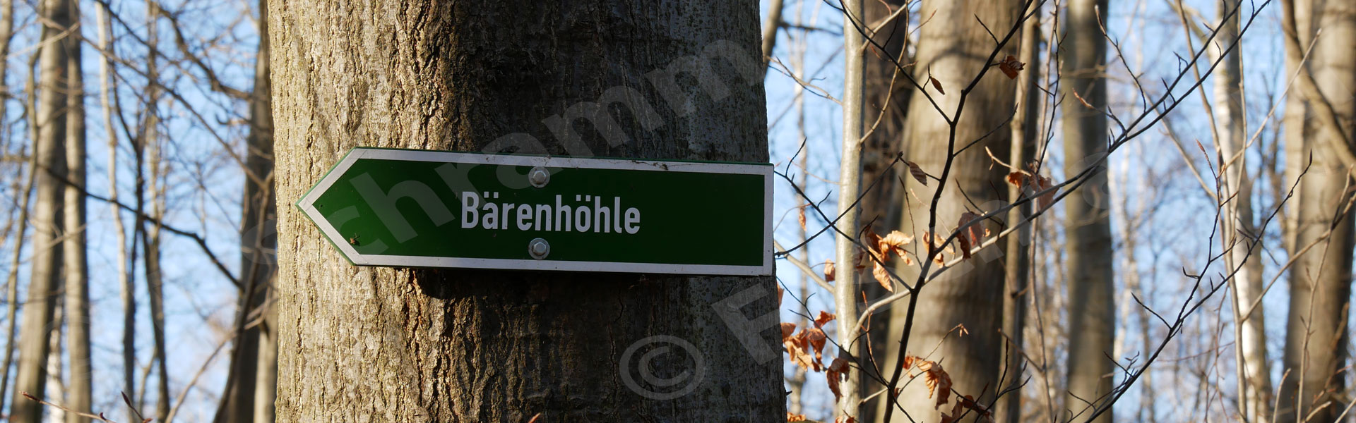 Wegweiser zur Bärenhöhle 2021