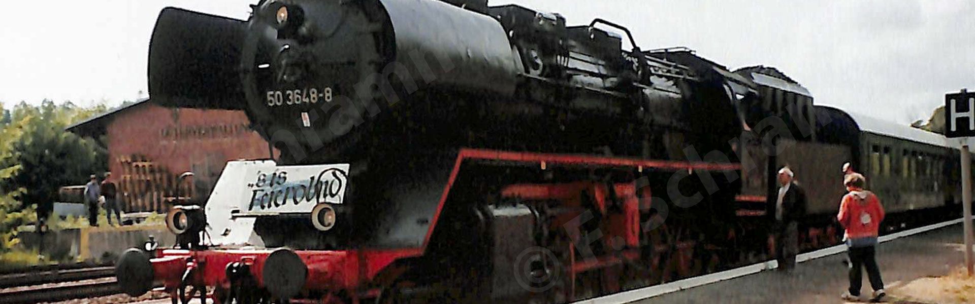 "S is Feierobnd" - Dampfsonderzug am 24.05.1998 am Bahnhof Markersdorf-Taura