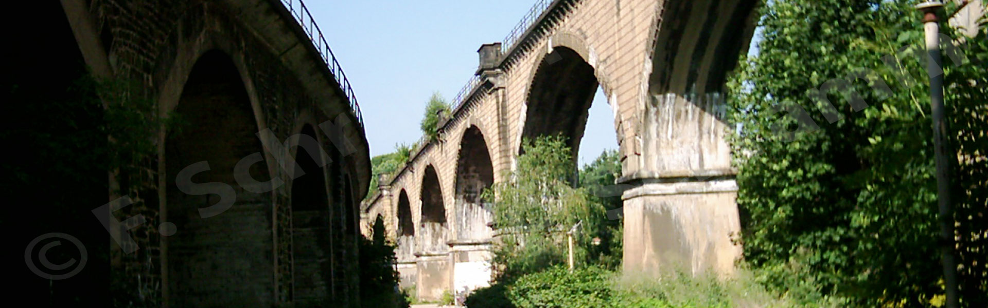 Strecke von Chemnitz nach Leipzig - Eisenbahnviadukt in Chemnitz über der Blankenauer Straße (2004)