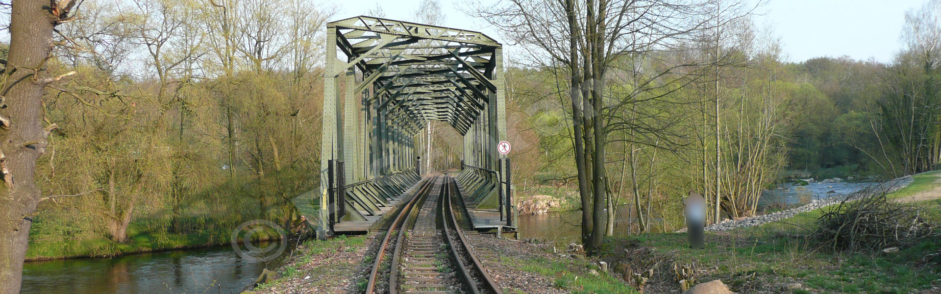 Instandgesetzte Gitterkastenbrücke in Fachwerkform zwischen Neuschweizerthal und Diethensdorf (2009)