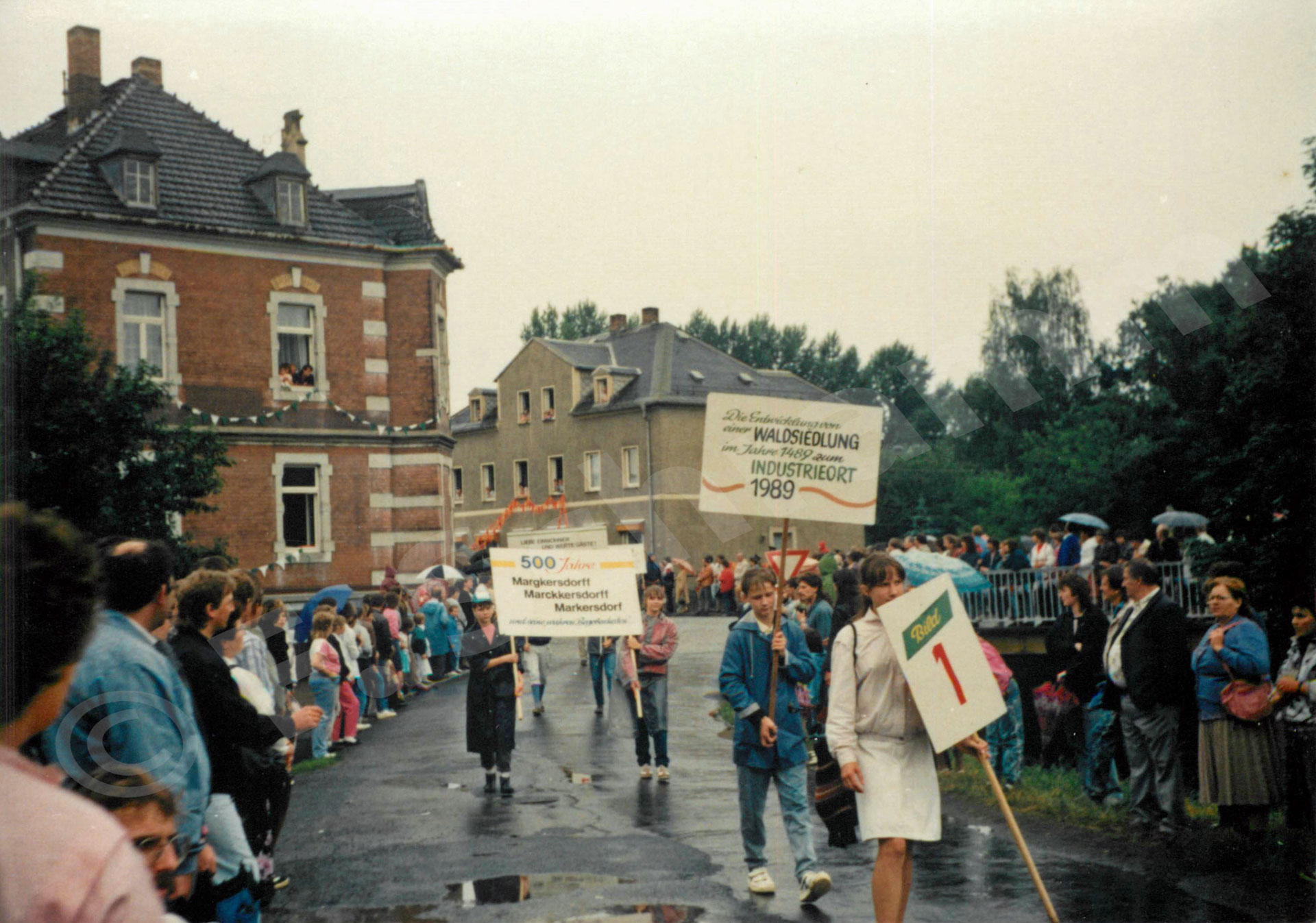 Festumzug auf der Unteren Dorfstraße