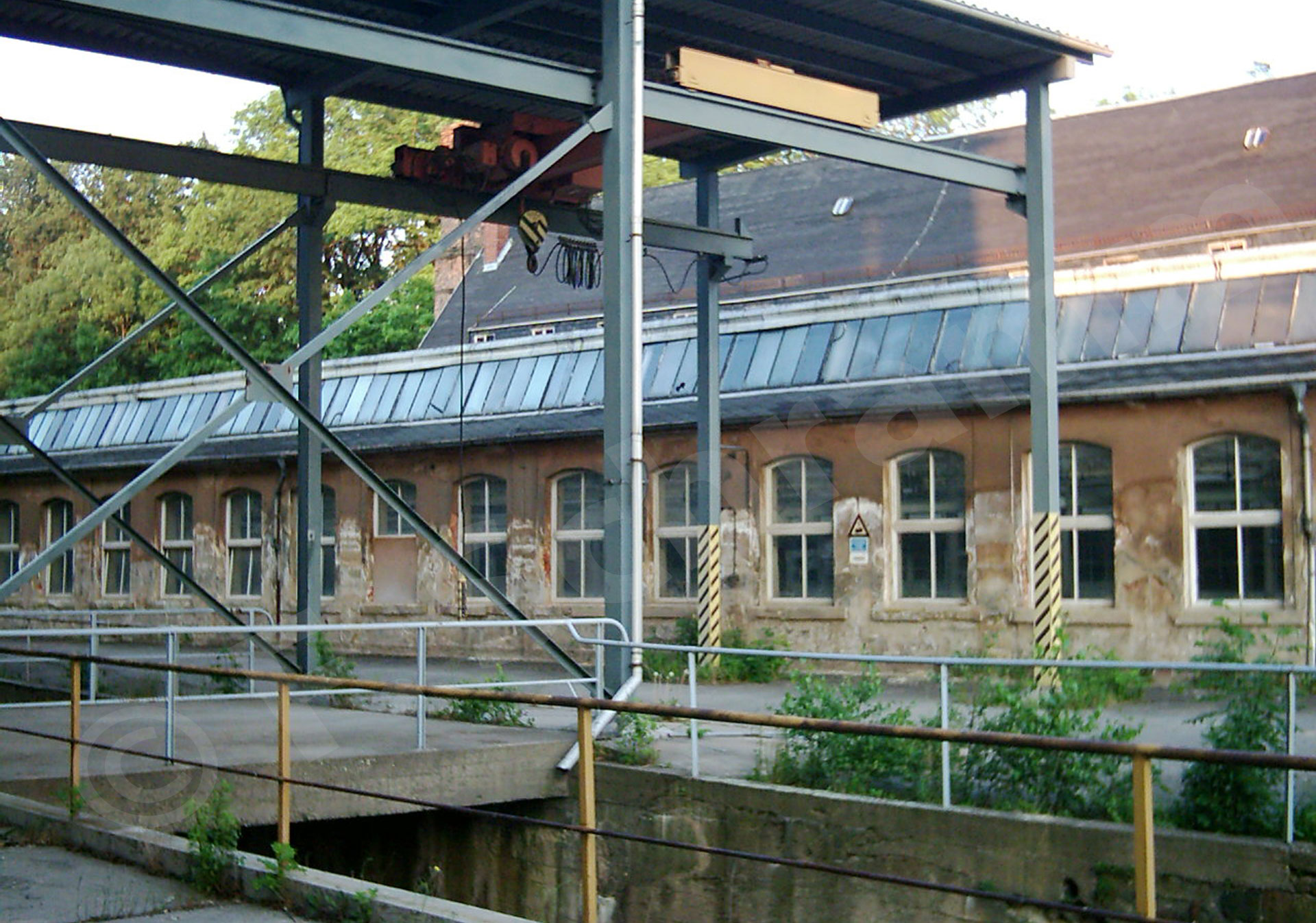 GROMA - Weiterer Blick auf die noch stehenden Hintergebäude 2003